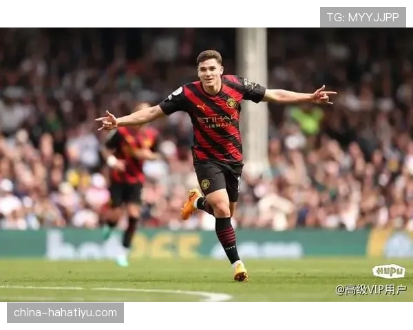 本赛季前锋阿尔瓦雷斯前插撕防线，较哈兰德更善回撤